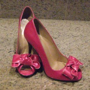 Stuart Weitzman metalic pink 3.5-4" heels size 6M NWOT